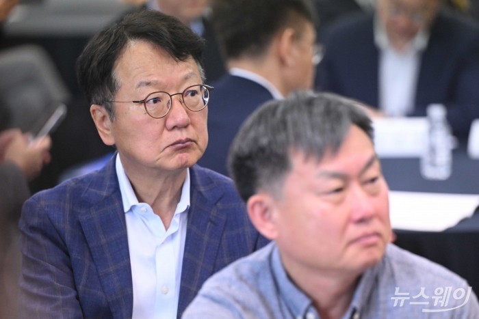 최성안 삼성중공업 대표이사가 13일 오전 서울 중구 한국프레스센터에서 열린 조선업 상생발전 노사정 협의체 발족식에 참석해 자리하고 있다. 사진=강민석 기자