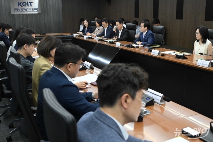 여한구 산업통상부 통상교섭본부장이 13일 오후 서울 중구 한국산업기술기획평가원에서 열린 제58차 통상추진위원회에서 모두발언을 하고 있다. 사진=강민석 기자