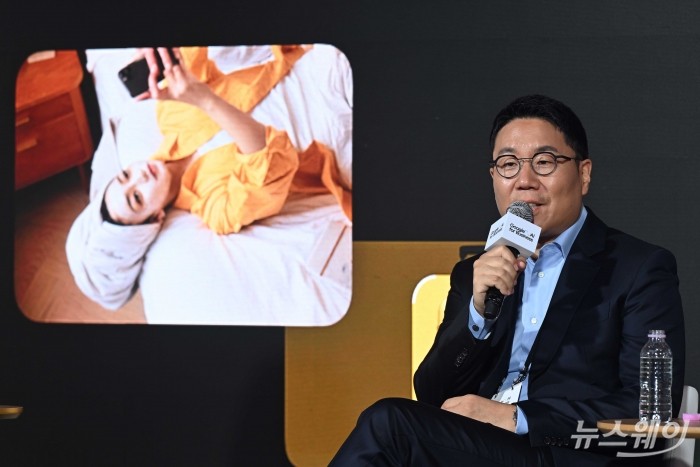 윤구 구글코리아 사장이 14일 오전 서울 중구 신라호텔에서 열린 구글 AI 포 비즈니스(Google AI for Business) 2026 기자간담회에서 '구글 AI, 한국 파트너의 내일을 함께 그리다' 주제로 대담을 하고 있다. 사진=강민석 기자
