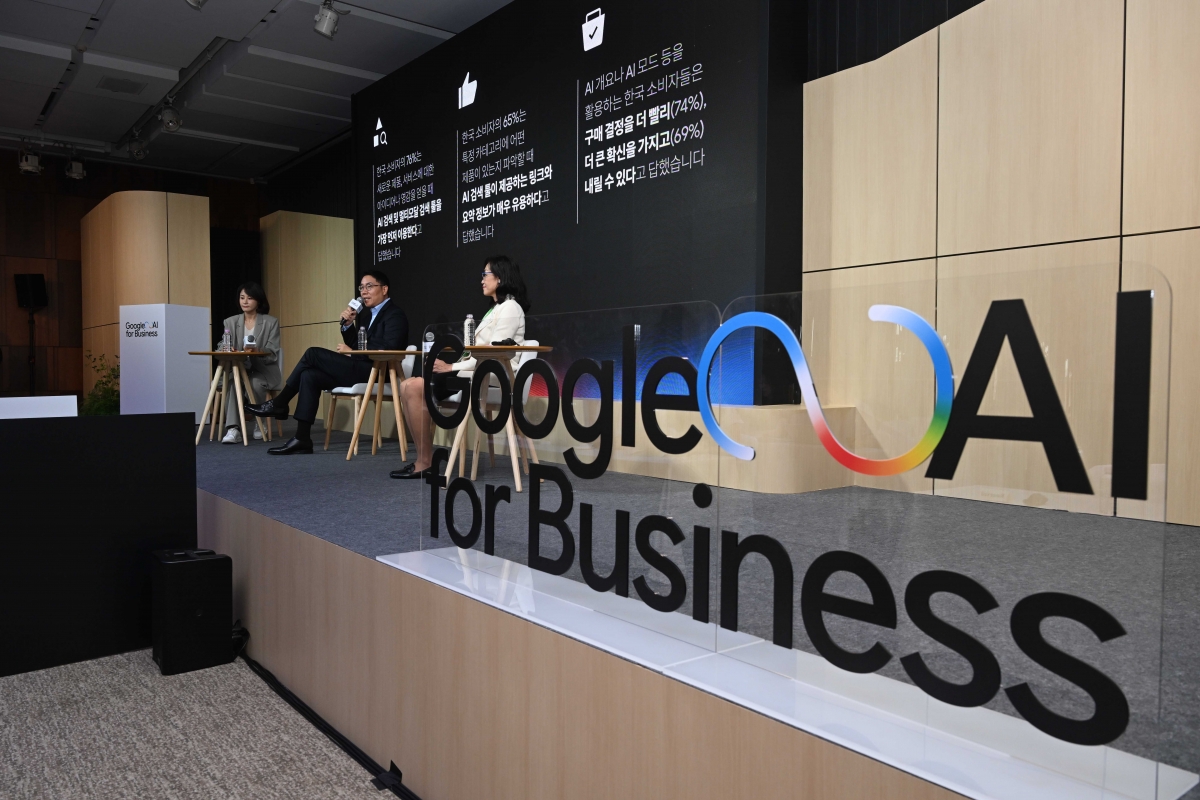 AI 검색 확대에 구글, 네이버 앞섰다···챗GPT도 이용자 폭증