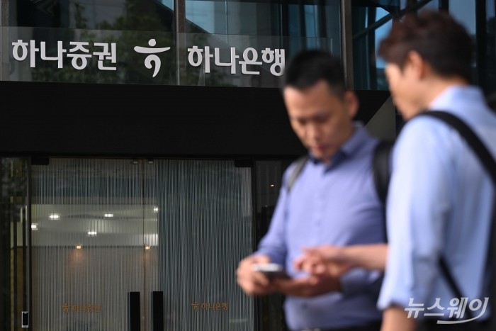 하나은행, 나라사랑카드 첫해 점유율 42%···군 급여이체 14배↑