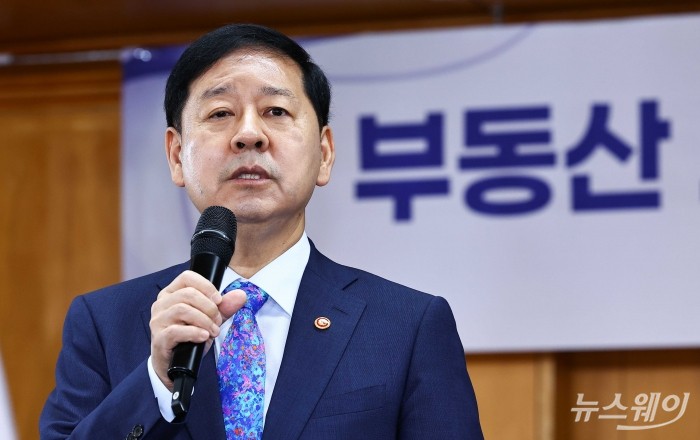 구윤철 경제부총리 겸 재정경제부 장관이 16일 오전 서울 중구 은행회관에서 진행된 부동산 세제 국민 의견 경청 토론회에서 모두발언하고 있다. 사진=강민석 기자