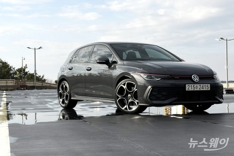 '핫해치 교과서' 골프 GTI···50년 내공이 만든 운전 재미