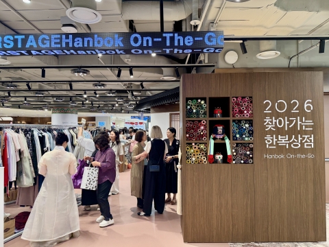 명품 쇼핑 넘어 K컬처까지···백화점, 한국문화 전파 플랫폼으로 진화