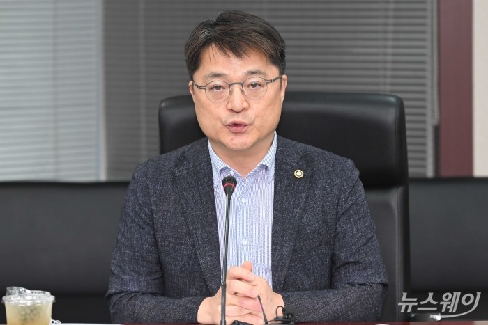 문신학 산업통상부 차관이 22일 오전 서울 종로구 무역보험공사에서 열린 여수 1호 프로젝트 기업 간담회에서 모두발언을 하고 있다. 사진=강민석 기자
