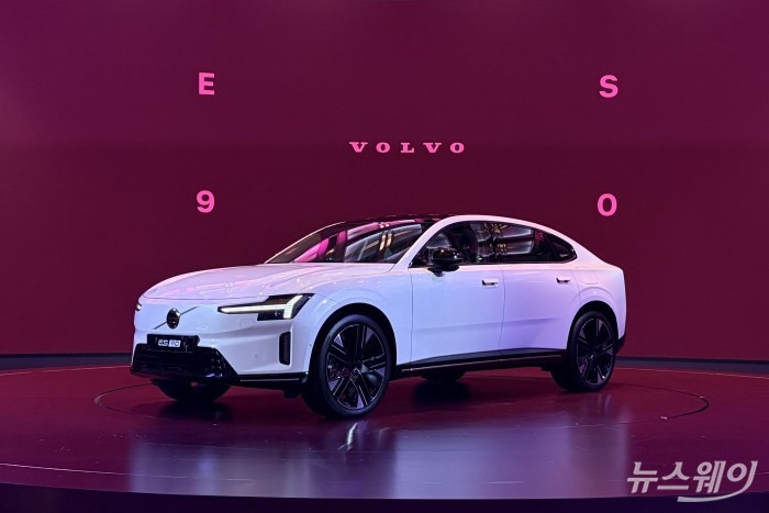 SUV 대세 속 세단 꺼낸 볼보···ES90로 전동화 투트랙 완성