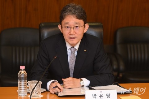 발언하는 박윤영 KT 대표