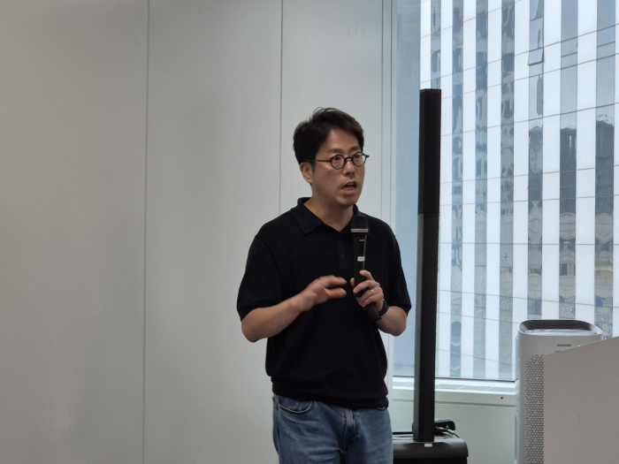 김재혁 MX사업부 스마트폰상품기획 파트장이 23일 서울 중구 서소문동 삼성전자 기자실에서 신제품 브리핑을 진행하고 있다. 사진=고지혜 기자