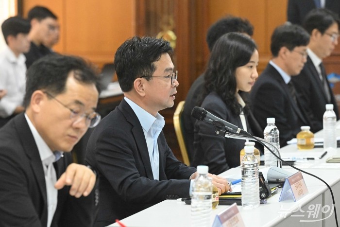 모두발언하는 신진창 금융위원회 사무처장. 사진=강민석 기자