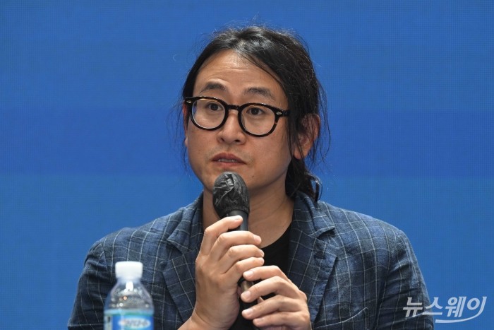백준호 퓨리오샤AI 대표가 28일 오후 서울 강남구 한국과학기술회관에서 'AI 대전환, 기술패권과 사회의 미래'를 주제로 열린 2026 과학기자대회 좌담회에 참석해 발언하고 있다. 사진=강민석 기자