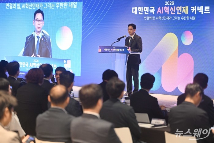 배경훈 부총리 겸 과학기술정보통신부 장관이 29일 오전 서울 강남구 코엑스에서 열린 대한민국 AI 혁신인재 커넥트에서 개회사를 하고 있다. 사진=강민석 기자