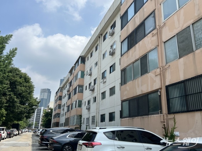 서울 용산구 동부이촌동에 위치한 한강맨션 아파트 단지. 사진=서현진 기자