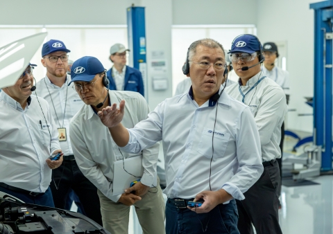 정의선 회장, 브라질 현대차 공장 방문···"위기 극복해야 도약 가능"