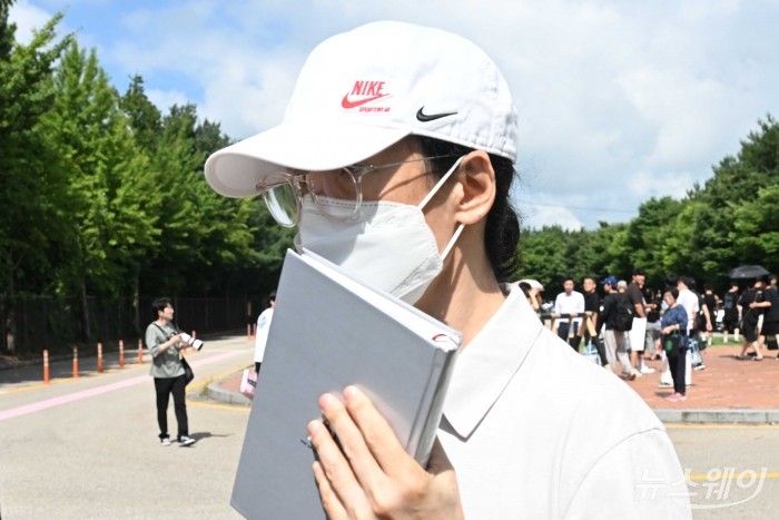 가석방 출소하는 조현범 한국앤컴퍼니그룹 회장