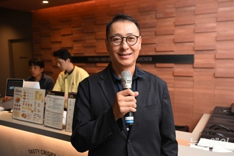 'bhc 플래그십 스토어' 첫 개장 알리는 송호섭 대표