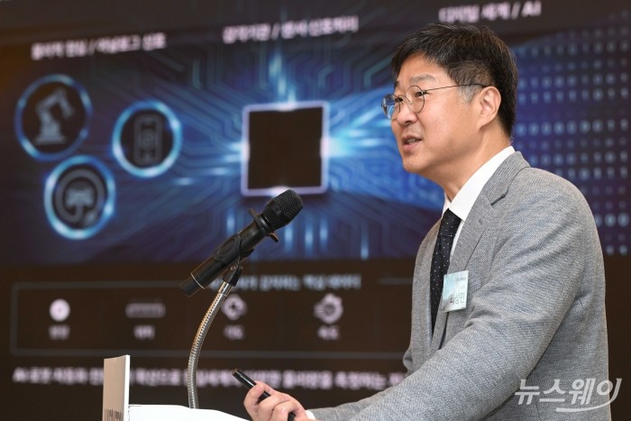 최성민 해치텍 대표이사가 5일 오후 서울 여의도 CCMM빌딩에서 열린 기업설명회에서 기업현황을 주제로 발표하고 있다.사진=강민석 기자