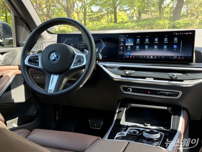 BMW X5 50e 실내. 사진=권지용 기자
