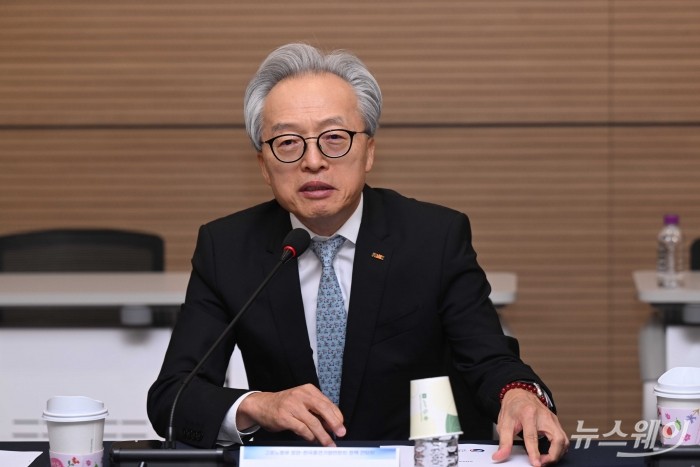 최진식 한국중견기업연합회장이 7일 오후 서울 마포구 상장회사회관에서 열린 정책간담회에서 인사말을 하고 있다. 사진=강민석 기자