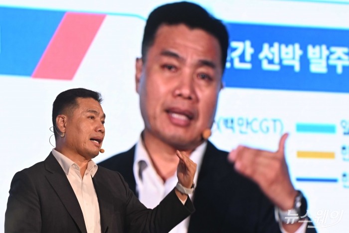 이선엽 AFW파트너스 대표가 10일 오전 서울 여의도 콘래드에서 열린 ACE ETF 신규 상장 세미나에서 '한국증시 현재, 그리고 미래 대한민국 핵심 전략 산업 경쟁력과 전망'을 주제로 발표하고 있다. 사진=강민석 기자