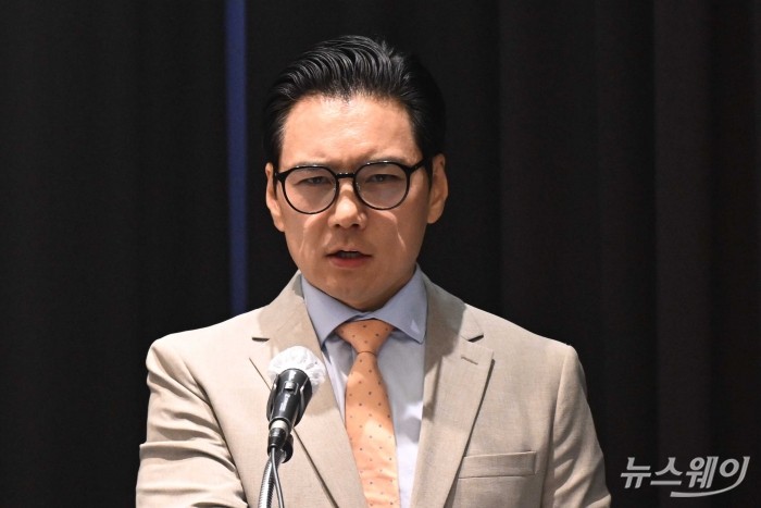 피터 한 시그마체인 글로벌 이사가 10일 오후 서울 중구 코트야드 메리어트 남대문 호텔에서 열린 '싸이월드 인수 및 서비스' 기자간담회에서 발표하고 있다. 사진=강민석 기자