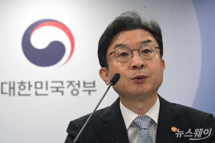 금융당국 지방 이전에 "확정 아냐"···국회 간 이억원 '진땀'