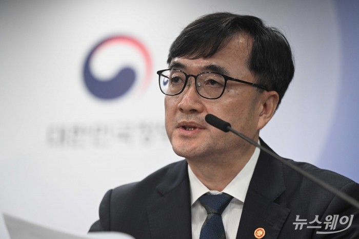 임기근 국무조정실장이 13일 오전 서울 종로구 정부서울청사에서 열린 주택 신속공급 방안 합동 브리핑에서 발표하고 있다. 사진=강민석 기자