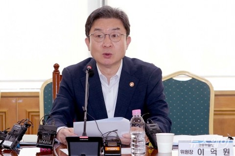 모두발언 하는 이억원 금융위원장