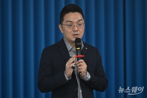 '애널리스트 간담회' 찾아 열띤 강연 나선 이은택 KB증권 이사