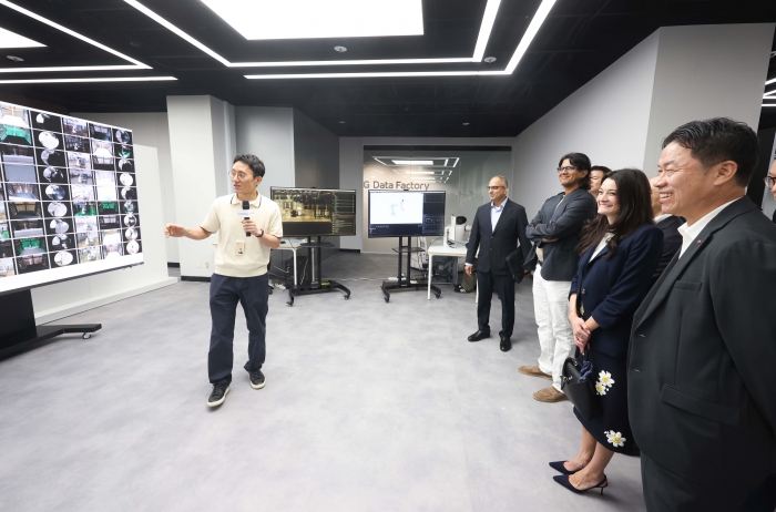 LG 로봇에 12년치 데이터 붓는다···엔비디아와 '피지컬 AI' 승부