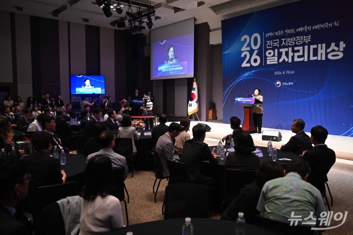 축사 전하는 한성숙 국무총리