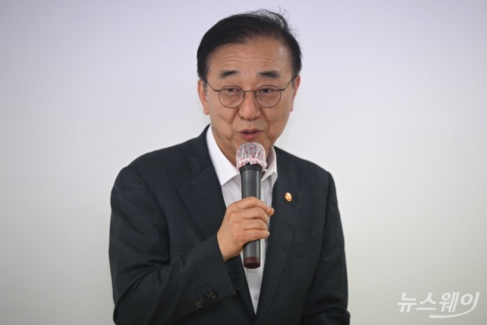 김윤덕 국토교통부 장관이 20일 오전 서울 중구 상연재에서 '오세훈 서울시장과의 주택공급' 관련 면담 관련 사후 브리핑을 하고 있다. 사진=강민석 기자