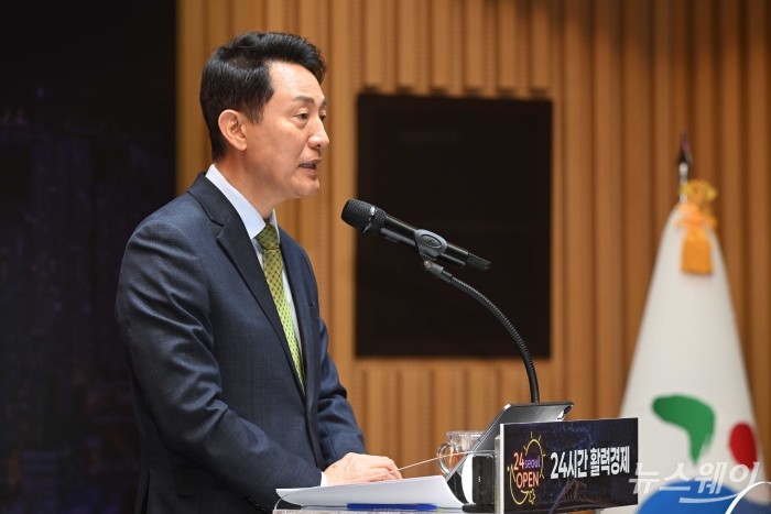 오세훈 서울시장이 20일 오전 서울시청에서 열린 '24시간 활력경제도시 서울' 기자설명회에서 발표하고 있다. 사진=강민석 기자