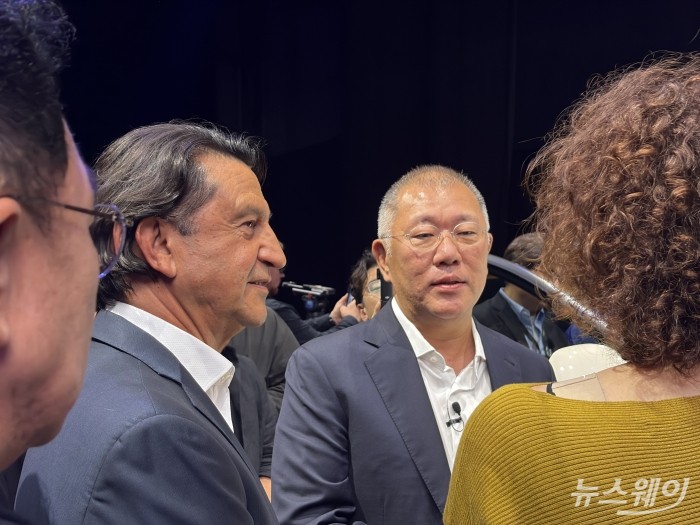 정의선 "진정한 럭셔리는 가격 아닌 가치"···GV90으로 제네시스 한 단계 도약