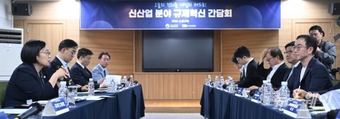 신산업 규제혁신 간담회서 모두발언 하는 한성숙 국무총리