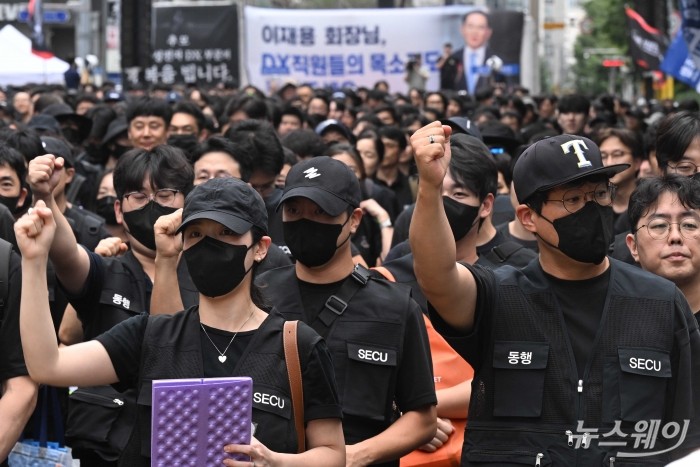 삼성전자 DX부문 노동조합 '동행'···"직원 1인당 자사주 1천주 수준 보상하라"