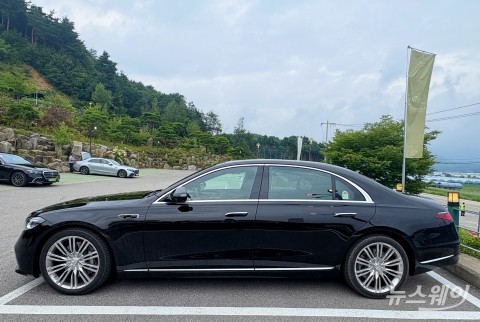 '회장님 차'의 귀환...벤츠 S-클래스, 더 화려하고 영리해졌다