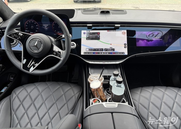S 580 4MATIC Long' 모델 디스플레이 사진=황예인 기자