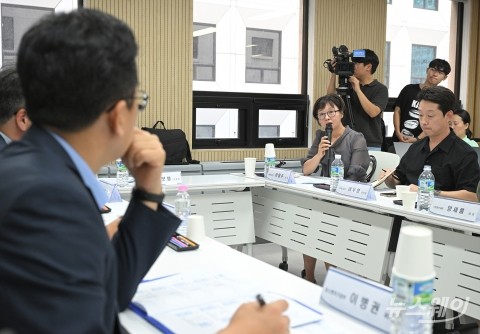 홈플러스 협력·입점기업 목소리 청취하는 중소벤처기업부