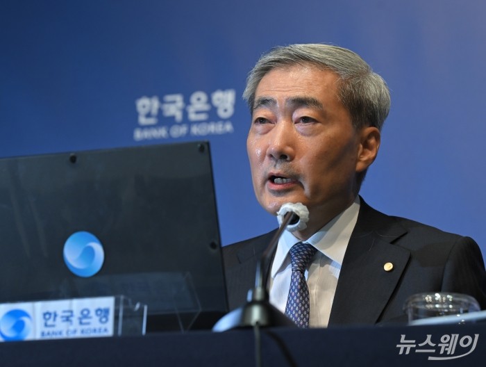 한은, 기준금리 3.00%로 '백투백'···신현송 "물가 선제 대응 필요"