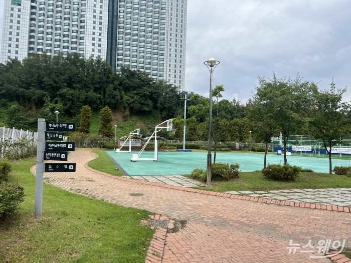 서울시 강남구 일원동에 위치한 마루공원. 사진=서현진 기자