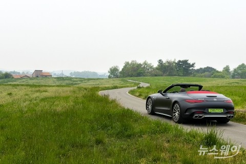 낭만은 지붕을 열고 달린다···메르세데스-AMG SL