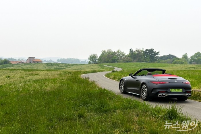 낭만은 지붕을 열고 달린다···메르세데스-AMG SL