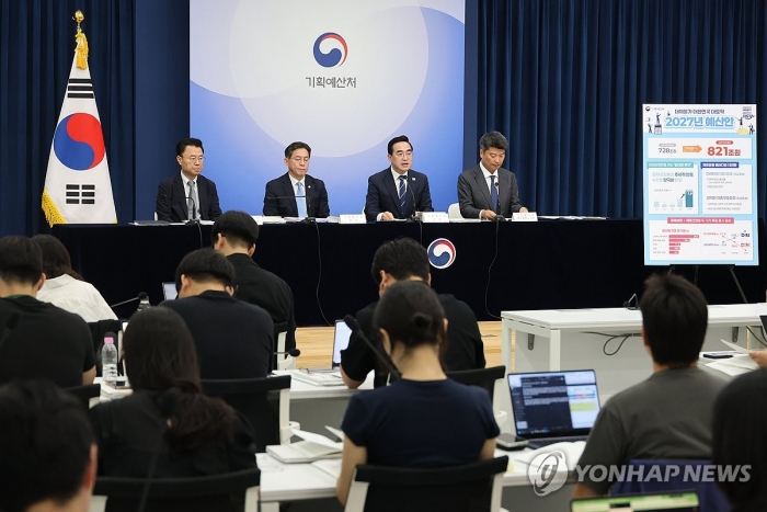 결혼하면 100만원·둘째 낳으면 1200만원···2027년 달라지는 정부 지원