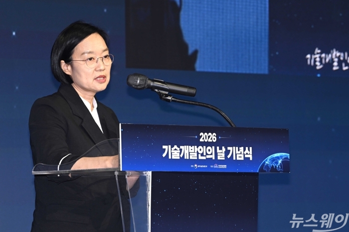 사진=한성숙 국무총리가 7일 오후 서울 여의도 페어몬트 앰배서더 호텔에서 열린 기술개발인의날 기념식에서 기념사를 하고 있다. 강민석 기자