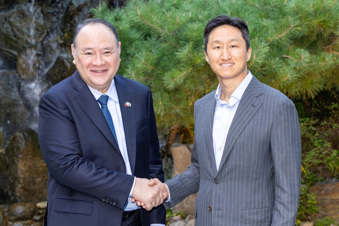 HD현대 정기선, 필리핀 국방장관 만나 협력 확대 기사의 사진