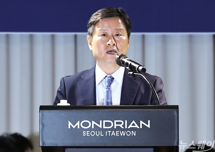 박기덕 고려아연 대표이사가 9일 오전 서울 용산구 몬드리안 호텔에서 열린 제53기 고려아연 임시 주주총회에서 개회선언을 하고 있다. 사진=강민석 기자