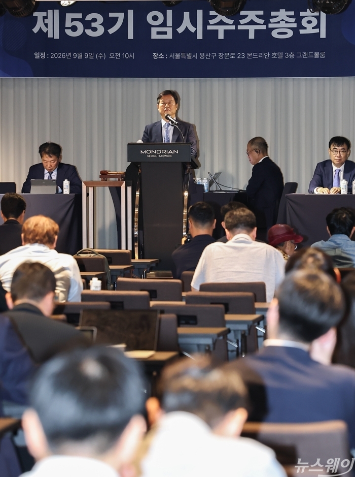 박기덕 고려아연 대표이사가 9일 오전 서울 용산구 몬드리안 호텔에서 열린 제53기 고려아연 임시 주주총회에서 개회를 기다리고 있다. 사진=강민석 기자