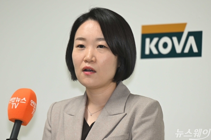 이소영 중소벤처기업부 장관 후보자가 10일 오전 서울 구로구 벤처기업협회에서 열린 창업·벤처 분야 협·단체 간담회를 마친 뒤 취재진의 질문에 답변을 하고 있다. 사진=강민석 기자