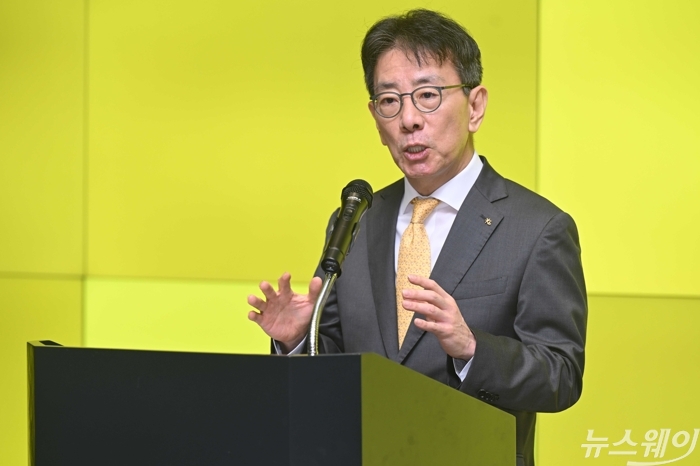 이재근 KB금융 차기 회장 "국내 1등 안주 않겠다···3~5년 내 AI 체질 개선 완성"