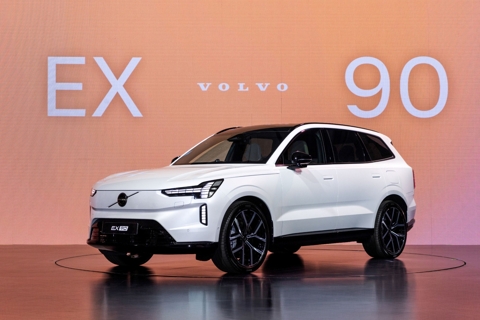 내연기관보다 싸다···볼보, EX90으로 대형 전기 SUV 시장 정조준